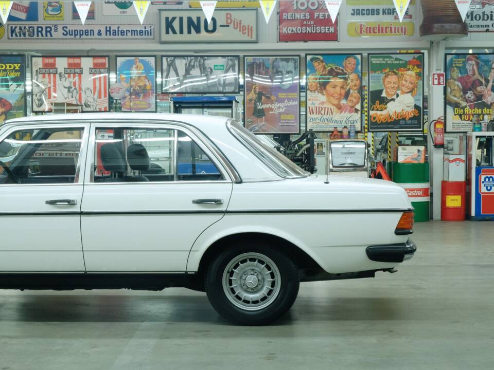 Bild 5/50 von Mercedes-Benz 230 (1977)