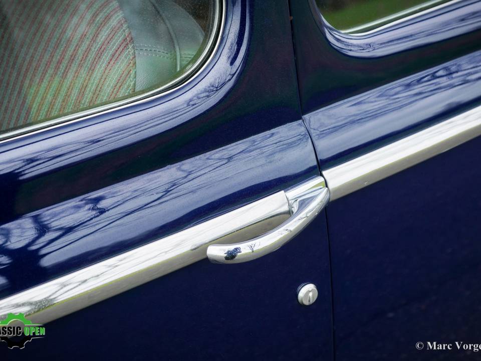 Image 27/45 of Ford V8 Coupe 5Window (1946)