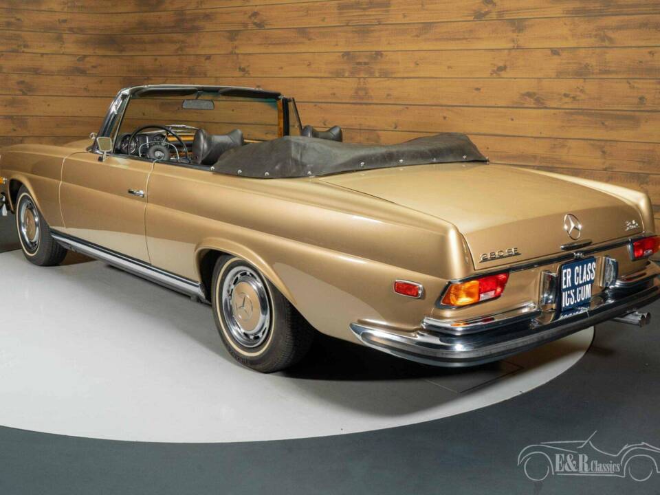 Image 2/19 of Mercedes-Benz 280 SE (1971)