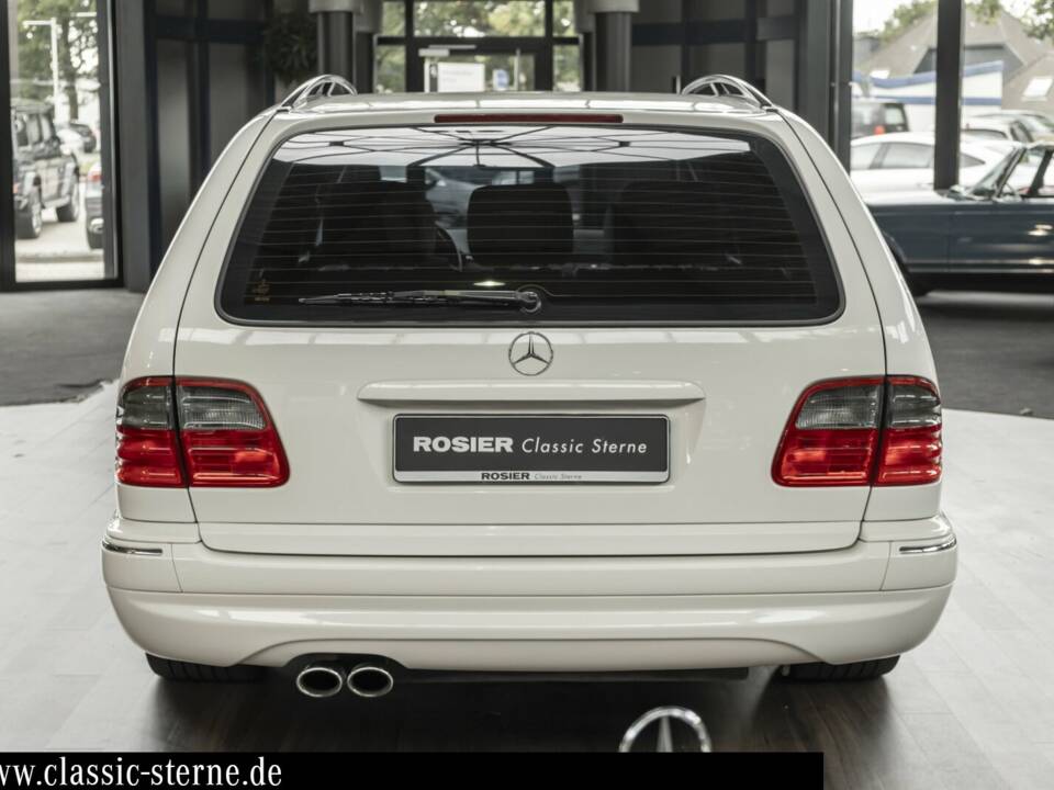 Image 4/15 de Mercedes-Benz E 55 AMG T (2001)