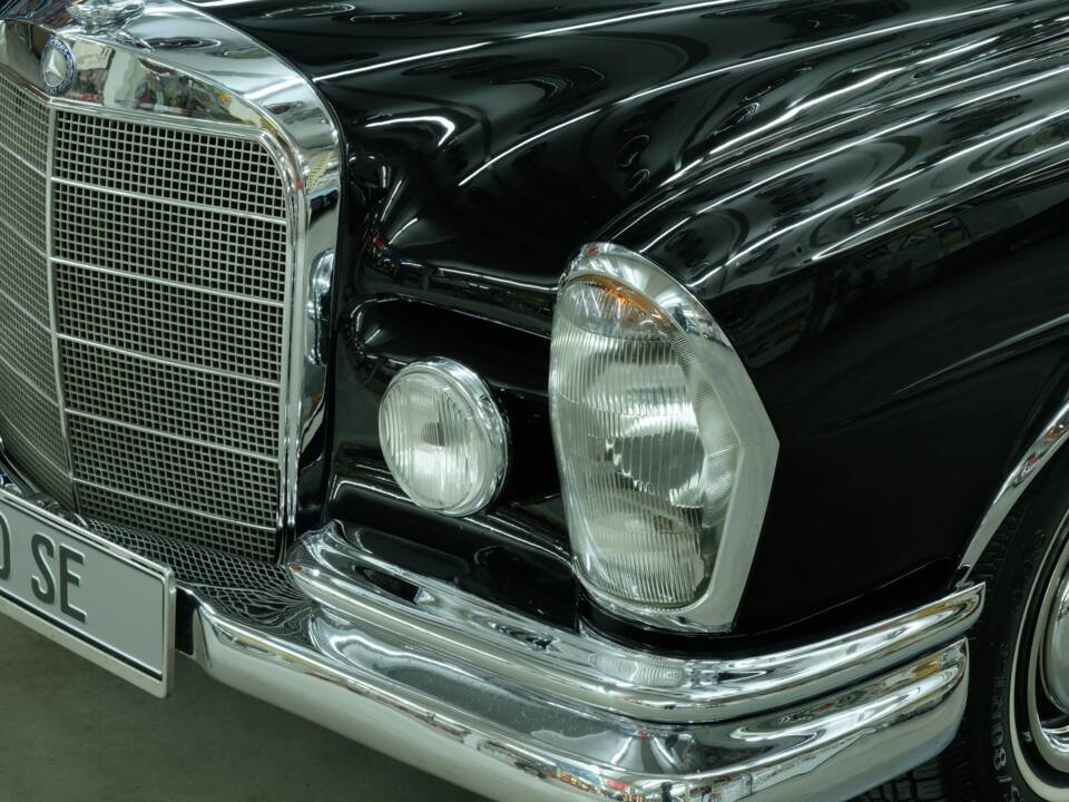 Image 23/50 of Mercedes-Benz 220 SE b (1963)