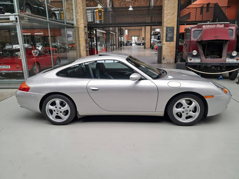 Immagine 14/33 di Porsche 911 Carrera (1996)