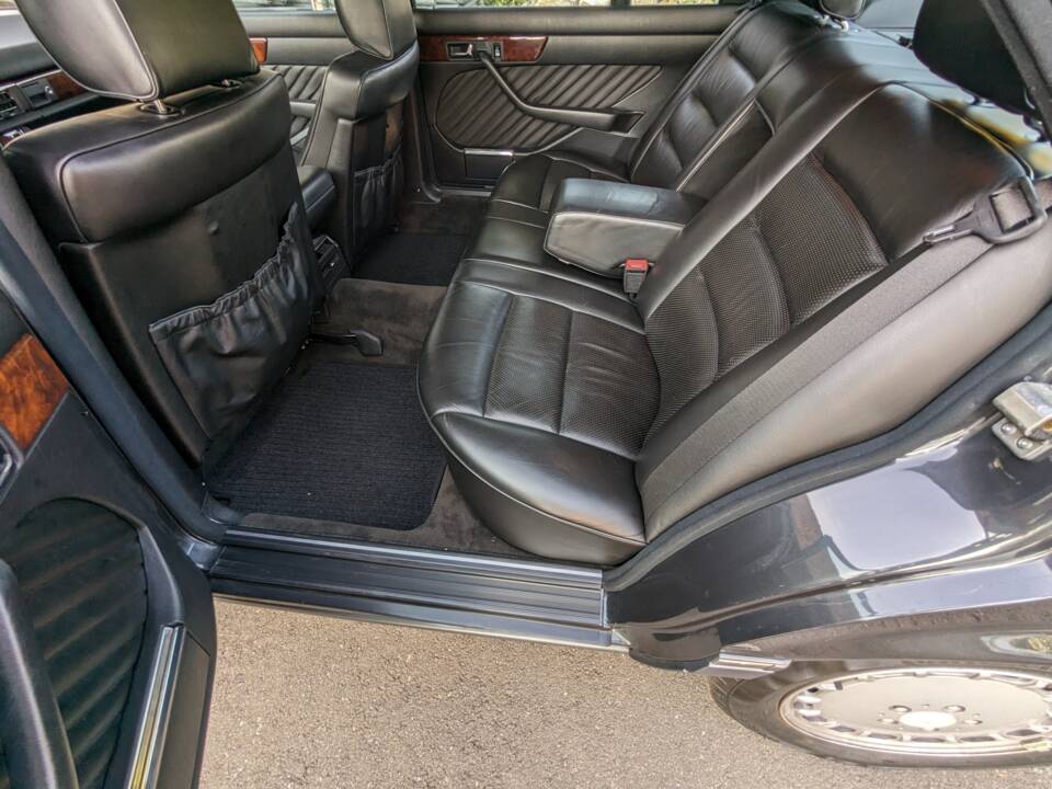 Image 23/29 of Mercedes-Benz 500 SEL (1990)
