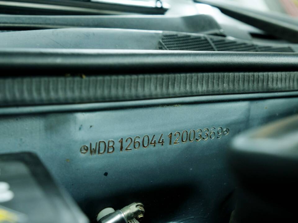 Image 23/50 of Mercedes-Benz 500 SEC (1982)