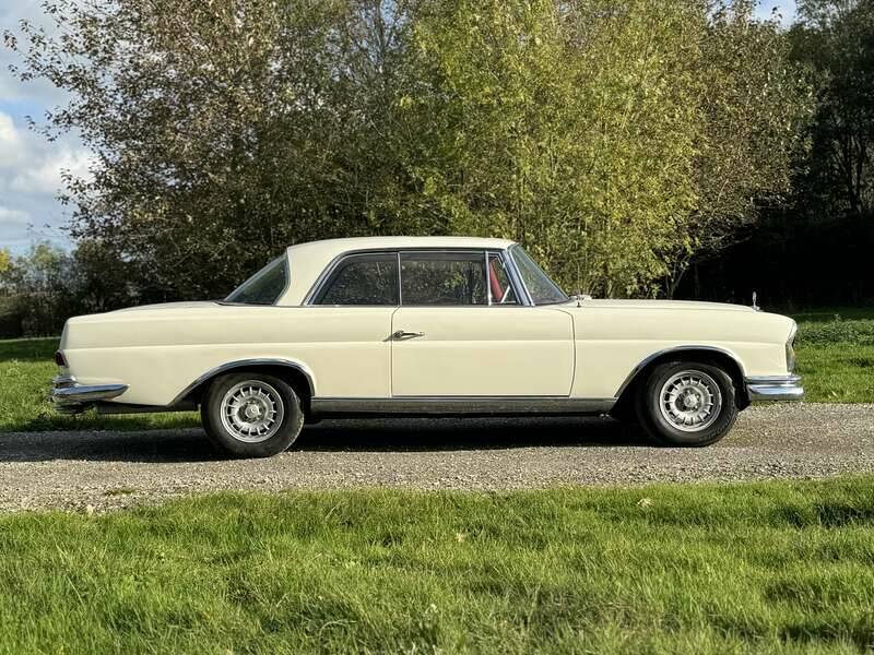 Image 38/50 of Mercedes-Benz 220 SE b (1963)