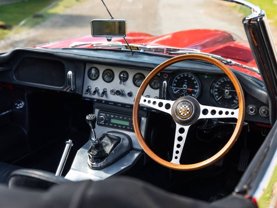Image 9/44 of Jaguar E-Type 3.8 (1962)