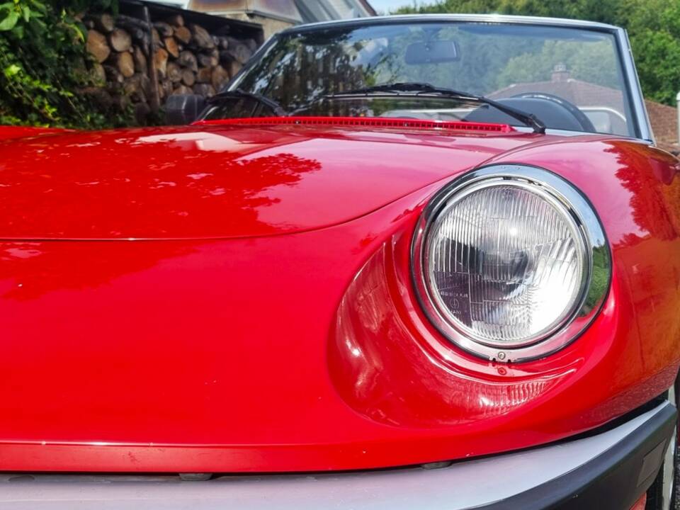 Image 2/14 of Alfa Romeo 2.0 Spider (1989)