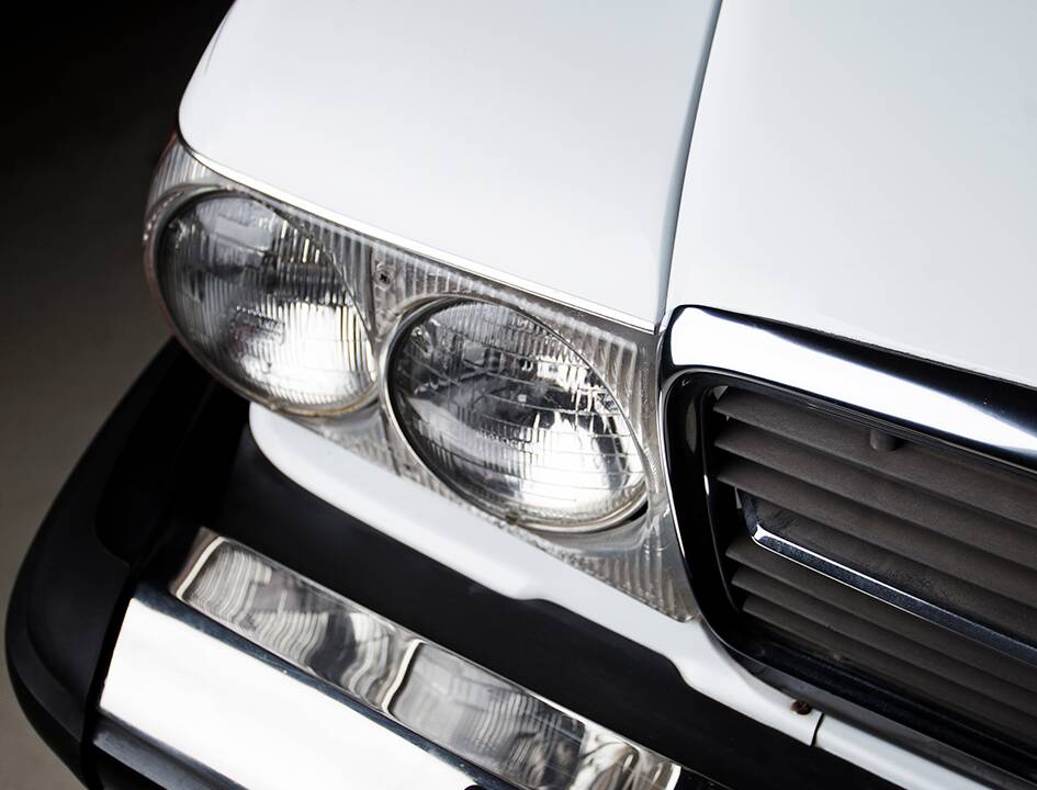 Image 42/48 of Mercedes-Benz 560 SL (1988)