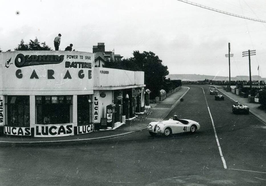 Image 16/50 of Jaguar XK 120 OTS (1950)