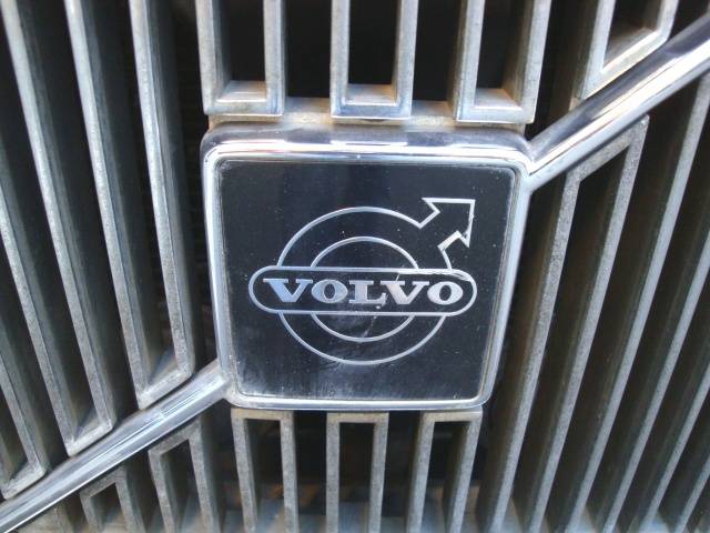 Image 19/21 of Volvo 244 GLE (1983)
