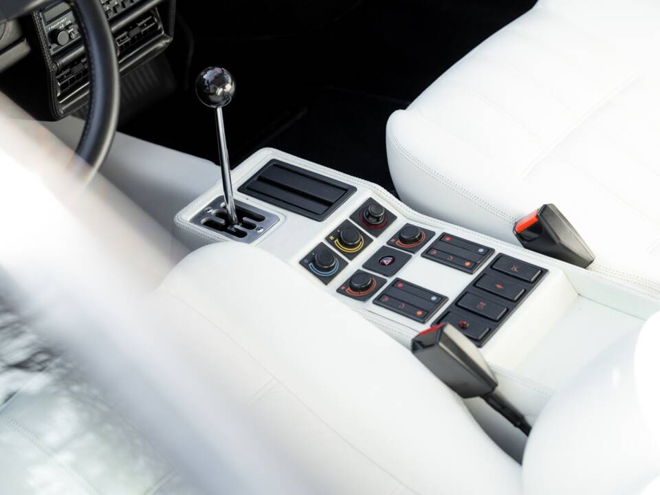 Bild 29/32 von Ferrari 208 GTB Turbo (1987)