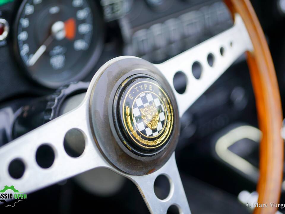 Image 32/60 de Jaguar E-Type (1969)