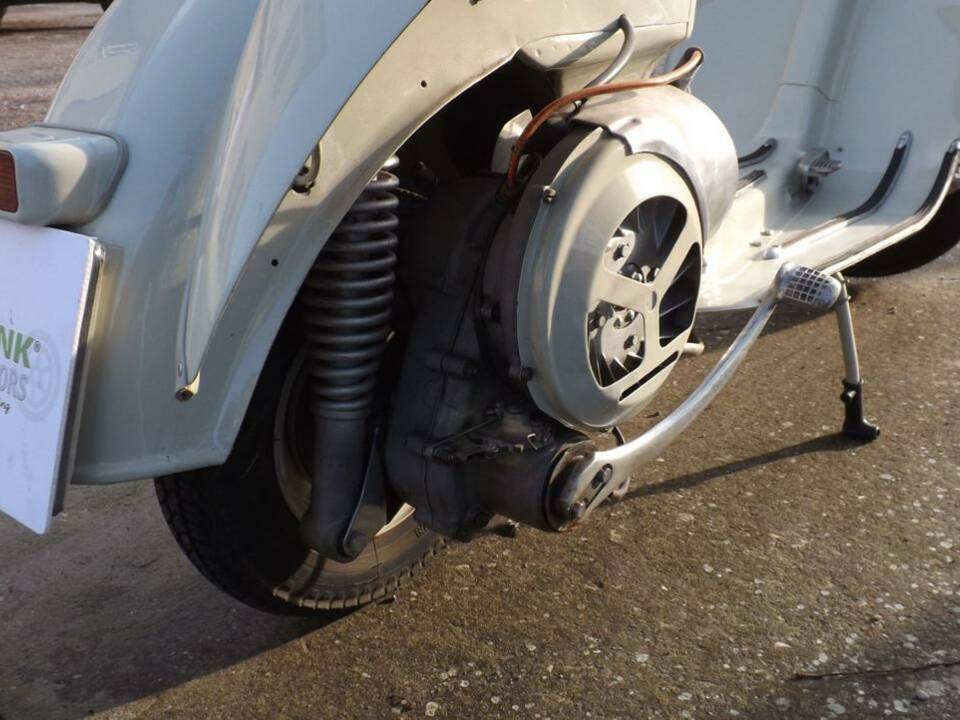 Immagine 31/38 di Piaggio Vespa 125 (1957)