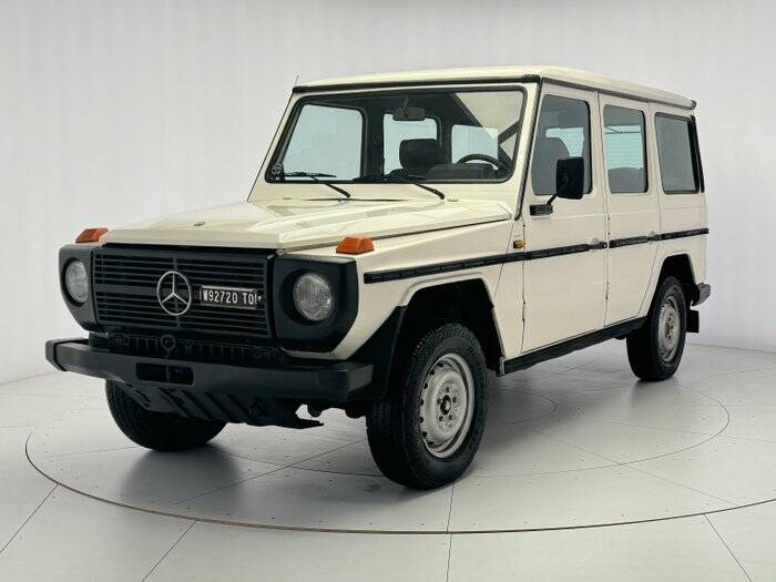 Afbeelding 1/7 van Mercedes-Benz 240 GD (LWB) (1984)