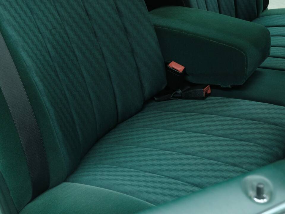 Bild 26/50 von Mercedes-Benz 300 SE (1986)