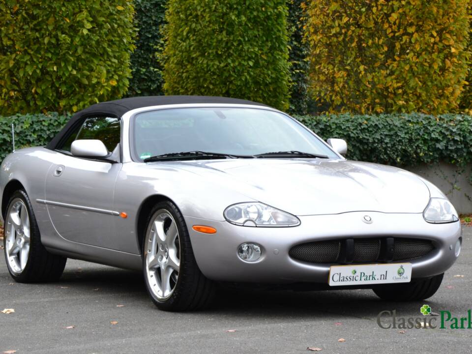 Image 22/50 of Jaguar XKR &quot;Silverstone&quot; (2000)