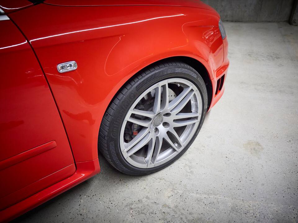 Image 30/95 of Audi RS4 Avant (2006)