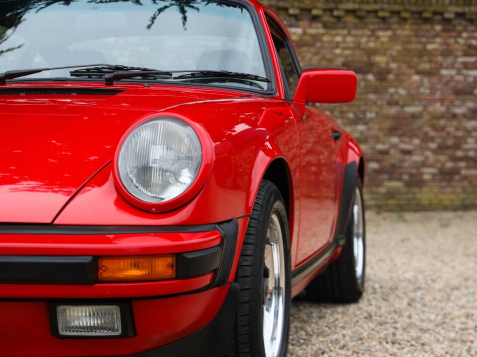 Image 23/50 of Porsche 911 Carrera 3.2 (1988)