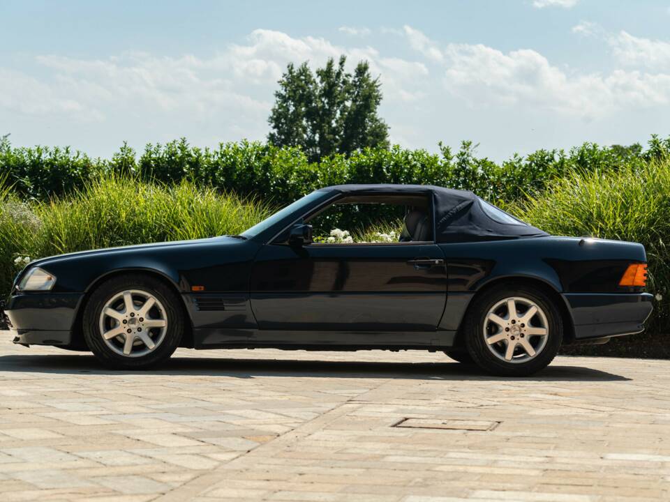 Image 7/45 of Mercedes-Benz 500 SL (1990)