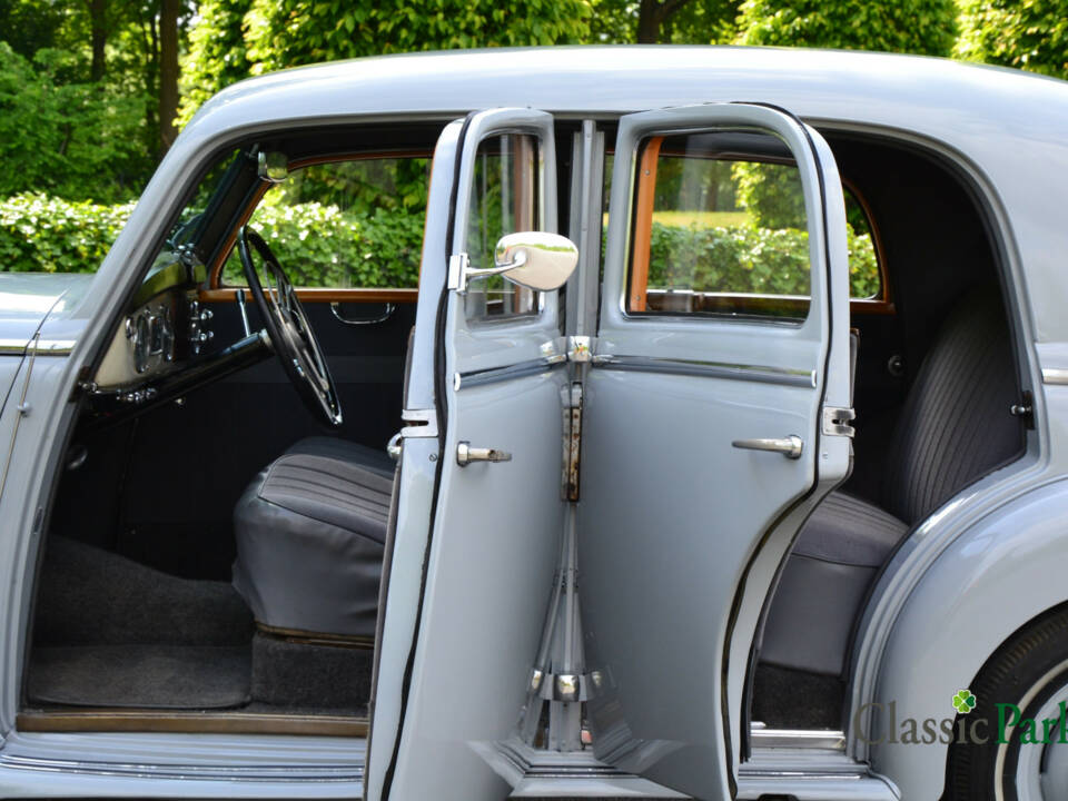 Image 8/50 of Mercedes-Benz 220 (1952)