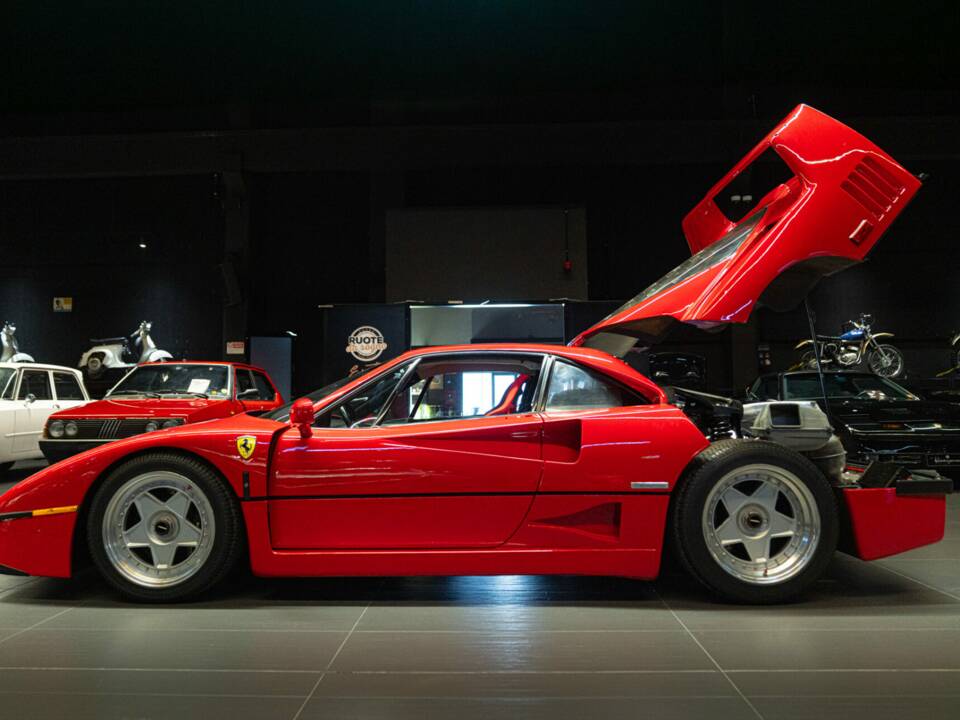 Image 41/50 de Ferrari F40 (1991)
