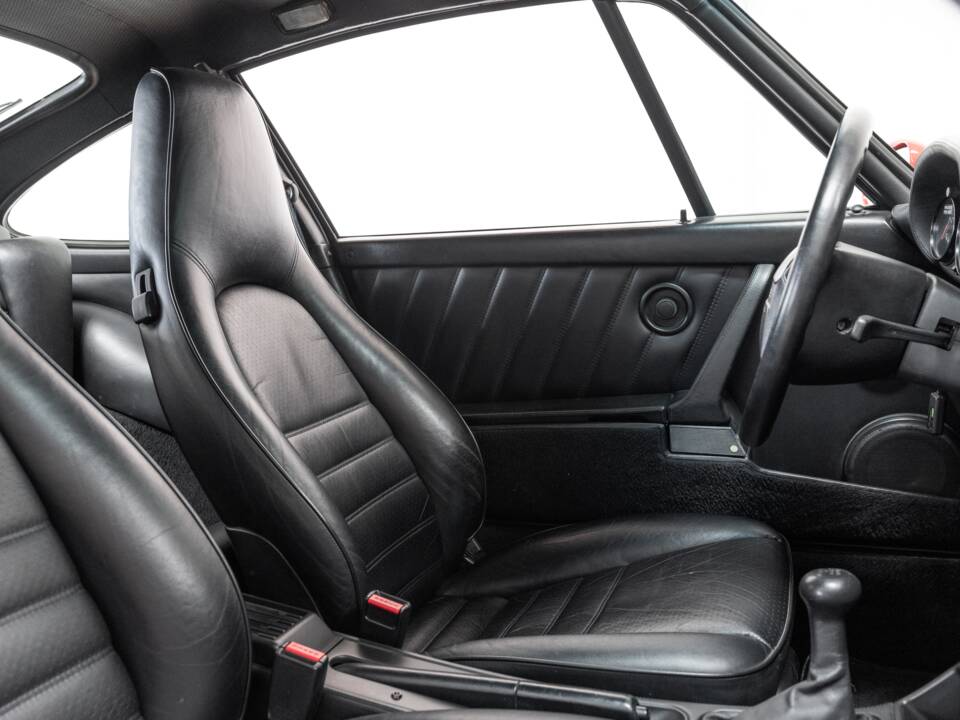Image 19/32 of Porsche 911 Turbo 3.3 (1992)