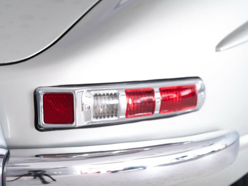Image 23/36 of Mercedes-Benz 300 SL Roadster (1961)