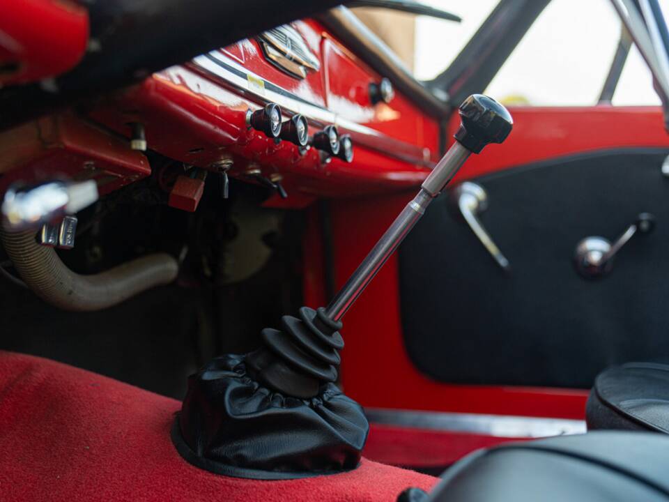 Immagine 47/50 di Alfa Romeo Giulia 1600 Spider (1964)