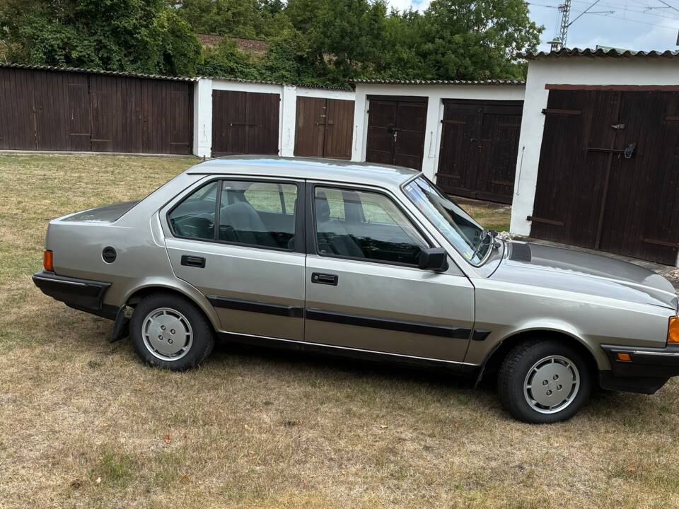 Afbeelding 6/16 van Volvo 360 (1988)