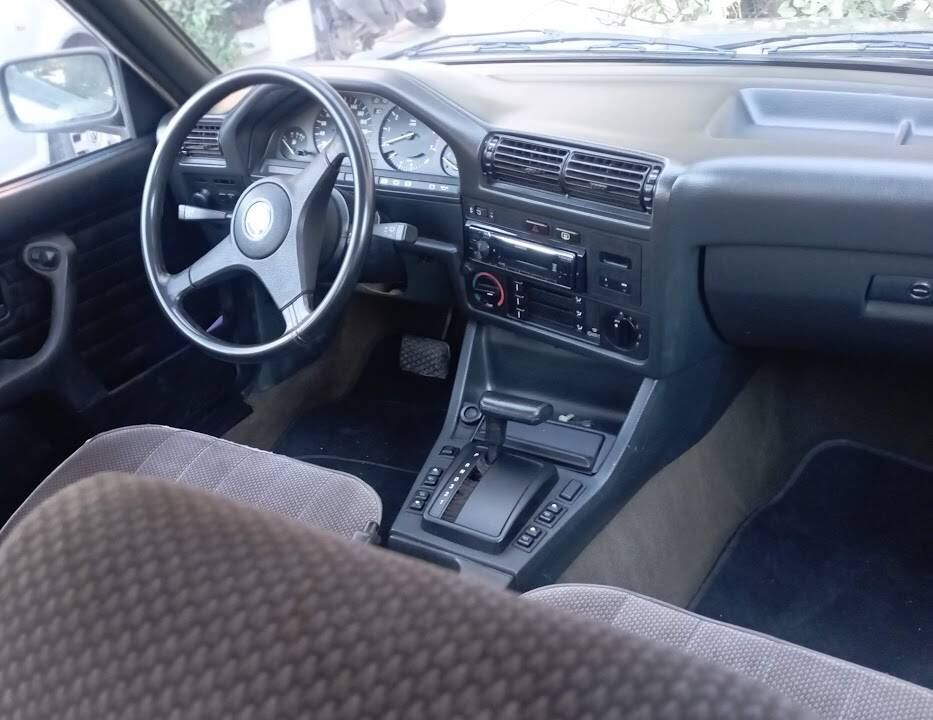Image 25/51 of BMW 318i (1985)