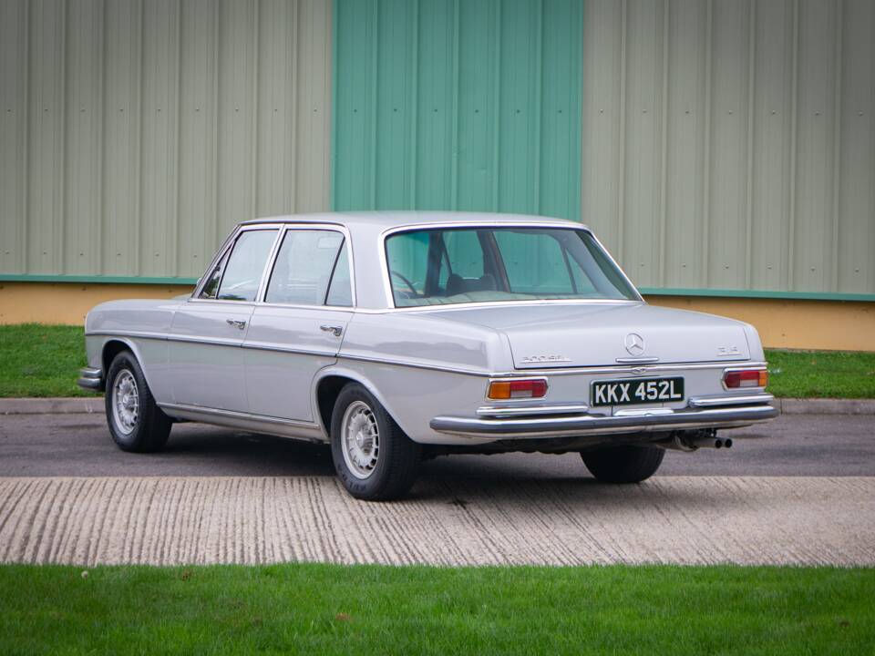 Immagine 6/34 di Mercedes-Benz 300 SEL 3.5 (1972)