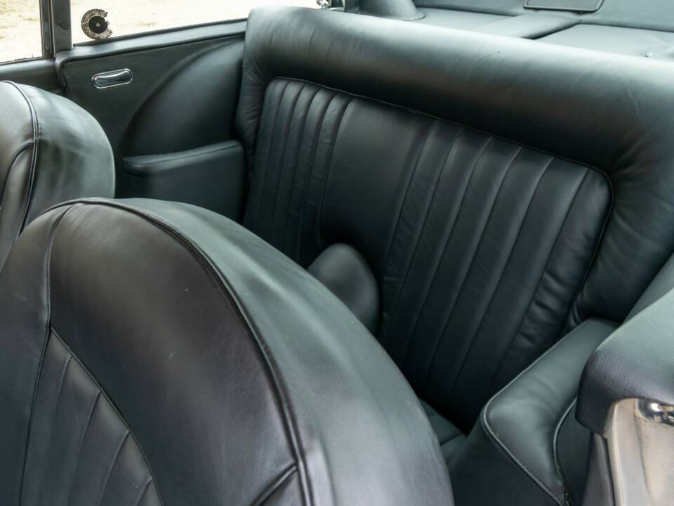 Image 39/50 de Aston Martin DB 5 Vantage (1965)