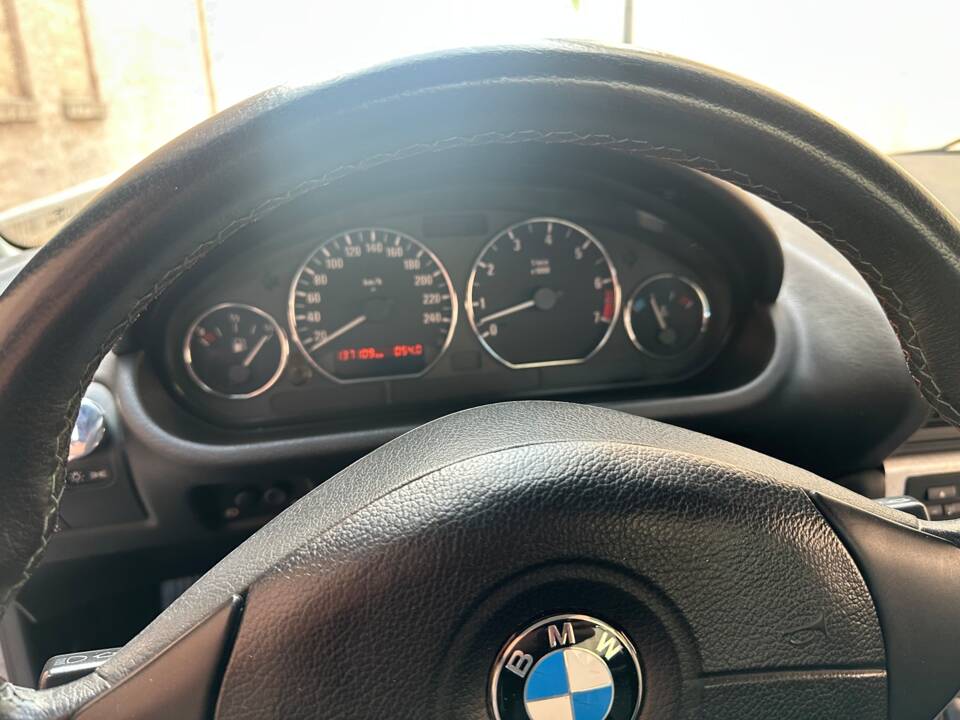 Bild 25/49 von BMW Z3 2.2i (2001)
