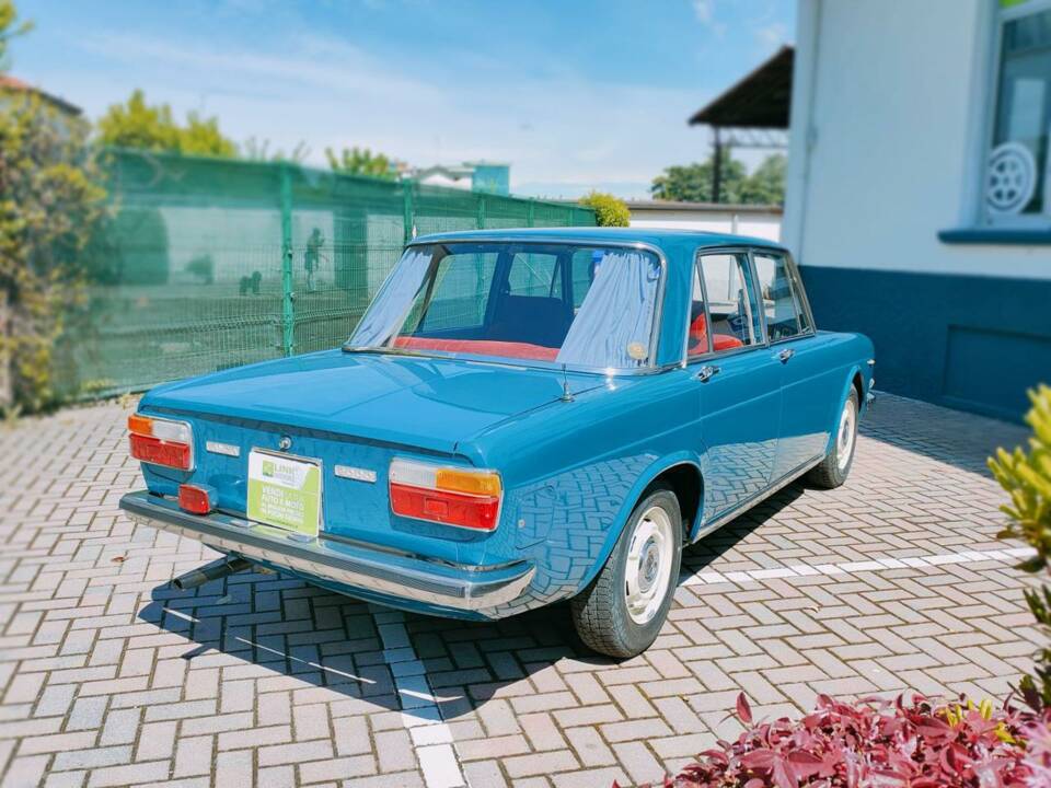 Image 6/10 of Lancia 2000 (1971)