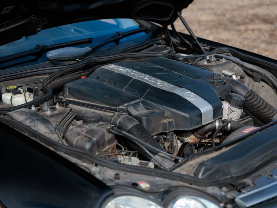Image 36/50 of Mercedes-Benz SL 350 (2004)