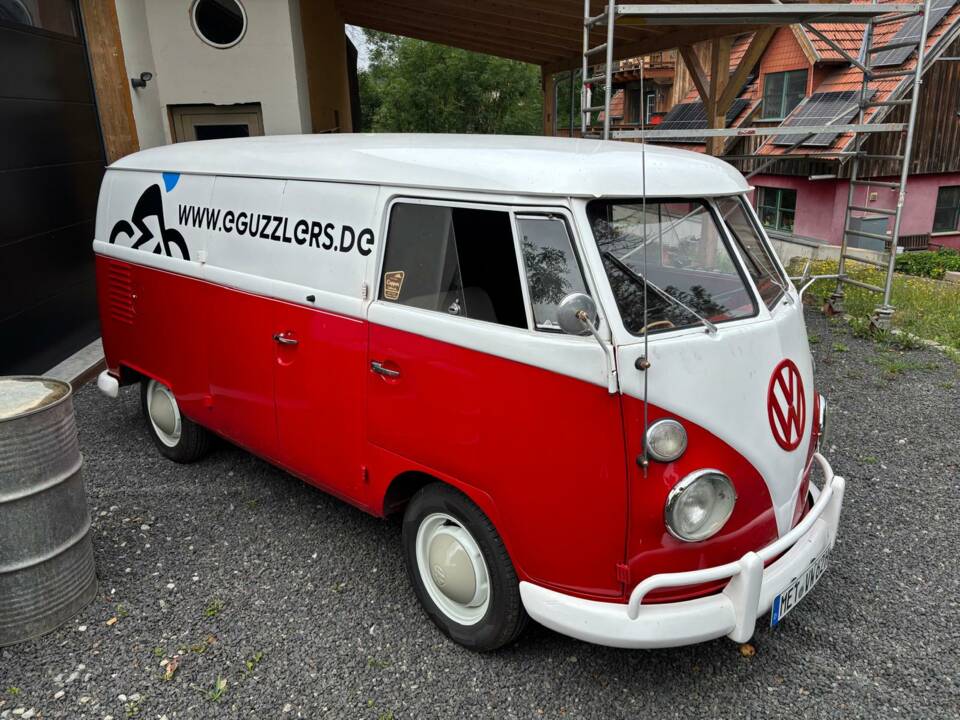 Image 2/10 of Volkswagen T1 panel van (1962)
