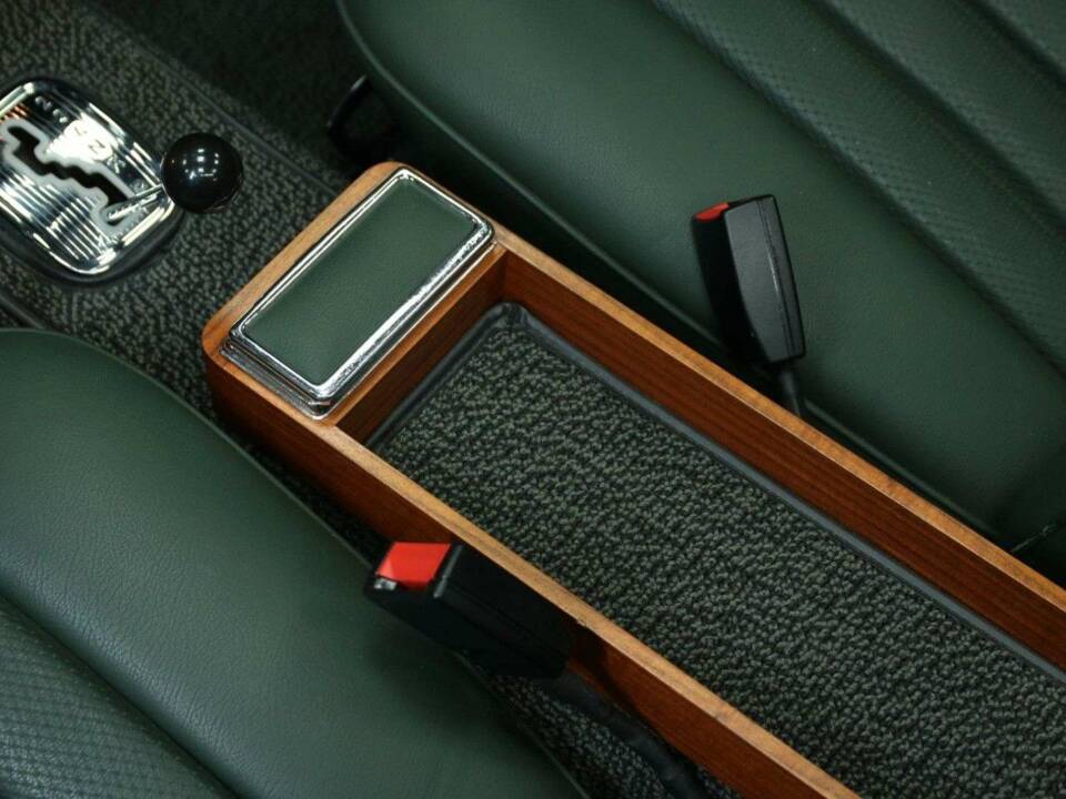 Image 22/50 de Mercedes-Benz 280 SL (1970)