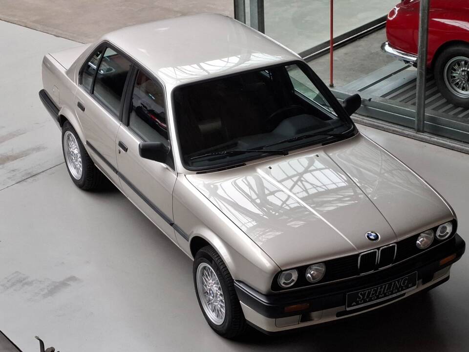 Bild 1/24 von BMW 318i (1989)