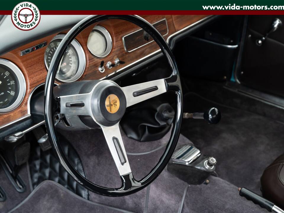 Image 9/15 de Alfa Romeo Giulia 1600 Sprint GT Veloce (1967)