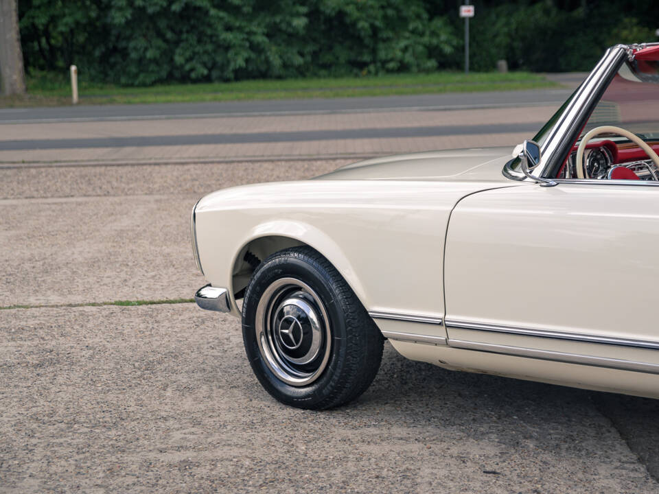 Image 30/60 of Mercedes-Benz 230 SL (1967)