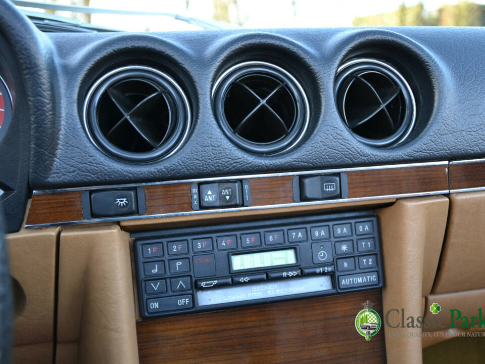 Image 24/41 of Mercedes-Benz 380 SL (1982)