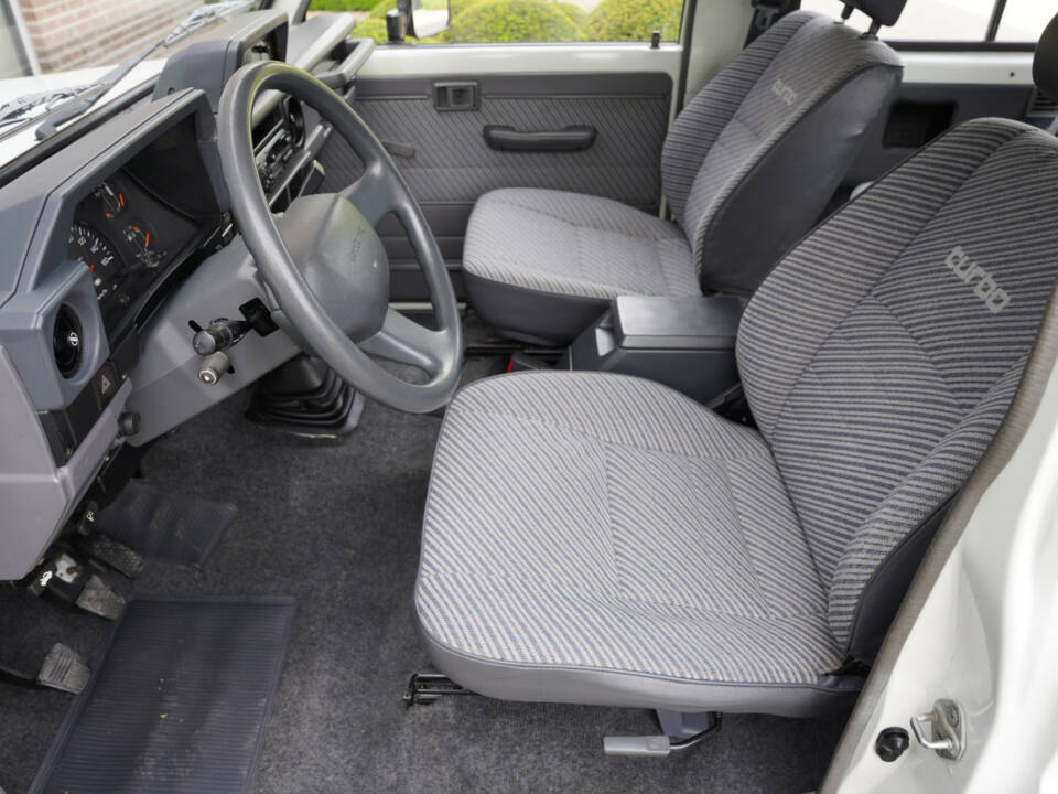 Immagine 43/50 di Toyota Land Cruiser 2.4 LX Turbo (1992)