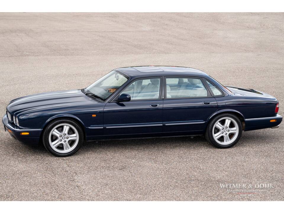 Image 1/31 of Jaguar XJR 4.0 (1999)
