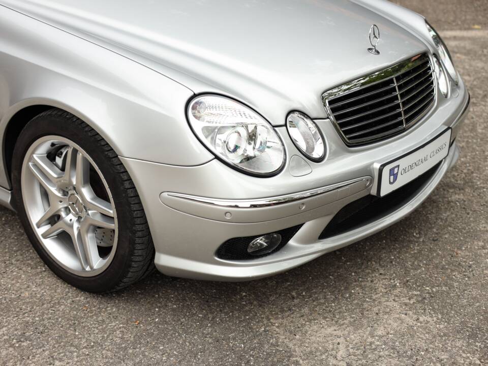 Image 31/72 of Mercedes-Benz E 55 AMG (2002)