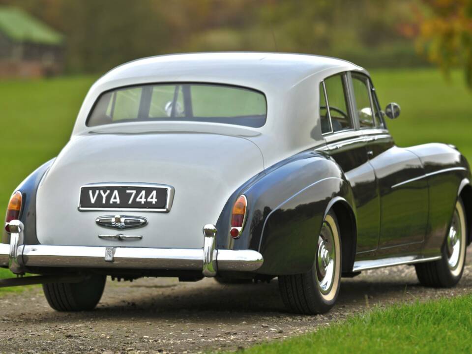 Image 15/50 of Rolls-Royce Silver Cloud I (1958)