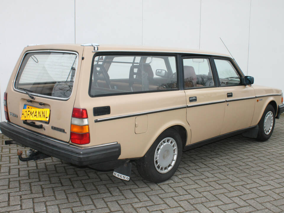 Image 2/12 of Volvo 245 GL D (1984)