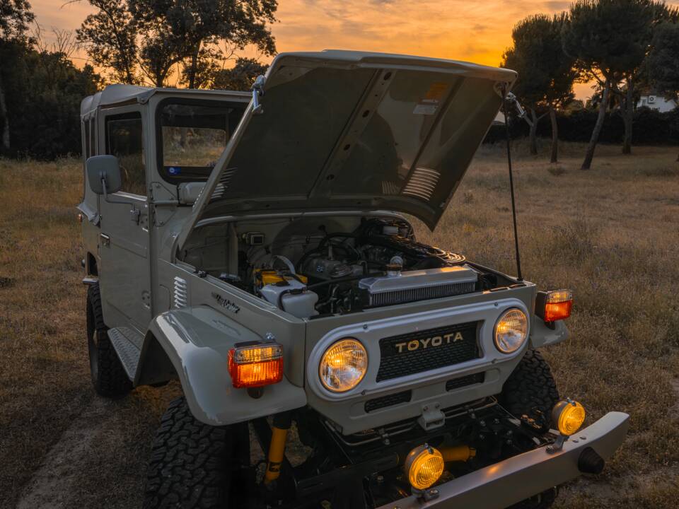 Imagen 7/25 de Toyota Land Cruiser FJ 40 (1973)