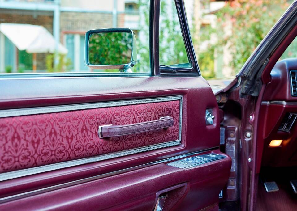 Bild 126/200 von Cadillac Coupe DeVille (1968)