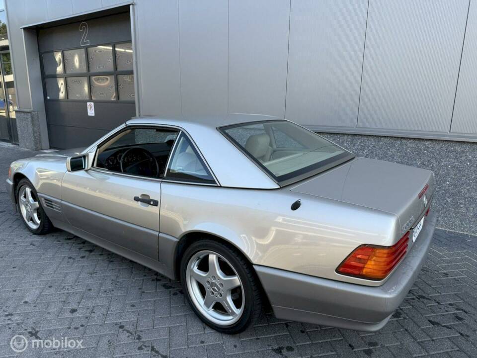 Image 32/35 of Mercedes-Benz 500 SL (1993)
