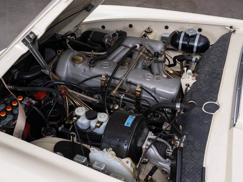Image 39/41 of Mercedes-Benz 280 SL (1969)